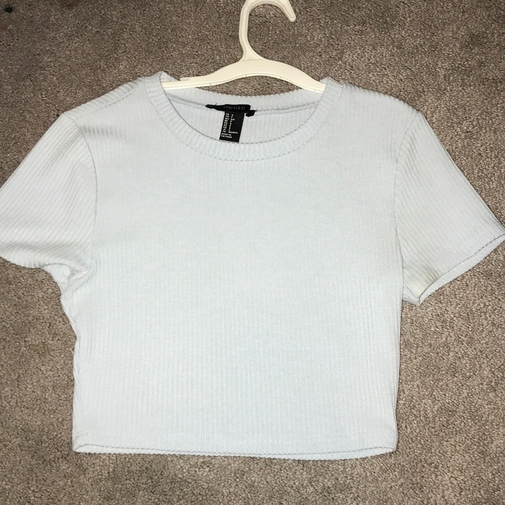Cropped blue tee